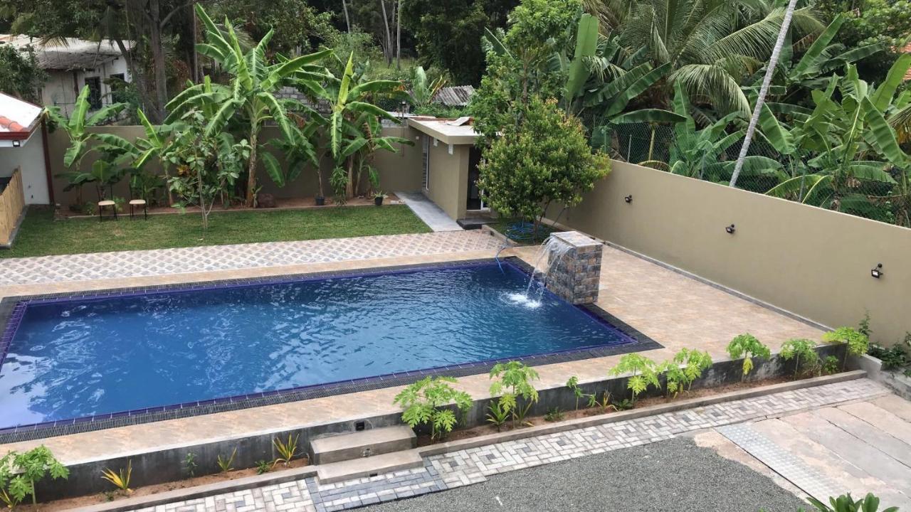 Royal Waves Negombo Hotel Exterior foto